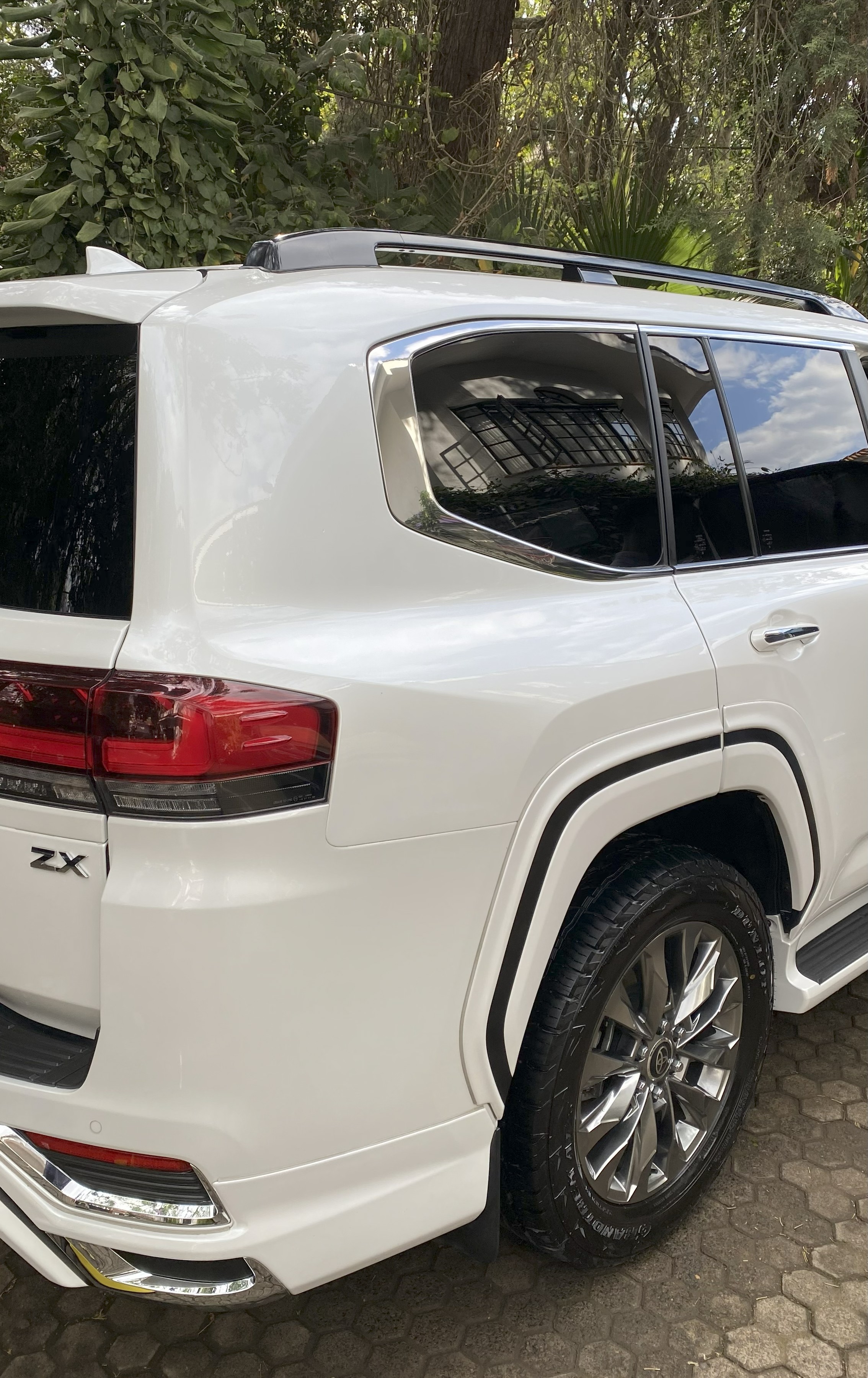 LC300 ZX Full Detail